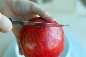 Fastest {Juicest} Method to De-seed a Pomegranate